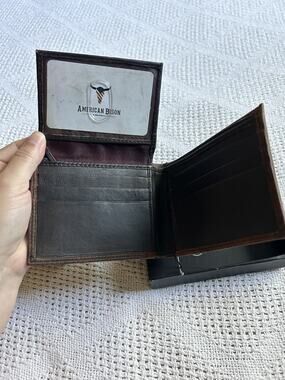 American Bison Men's Leather Bifold Wallet Brown NIB